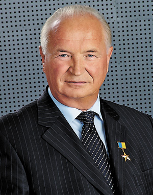 Олександр Жданов прийшов на завод у 1960-му. Відтоді спочатку у слюсаря-збиральника, а нині президента корпорації «ФЕД» — одна робоча адреса у трудовій книжці
